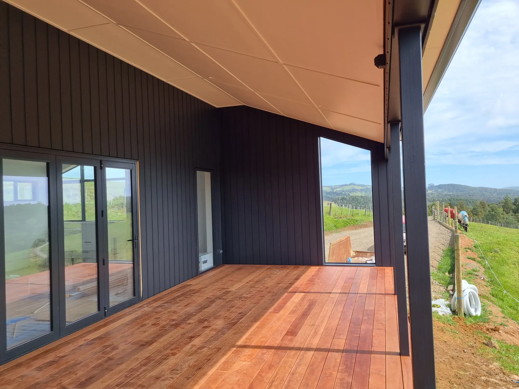 Decks & Outdoor Living Decks & Outdoor Living